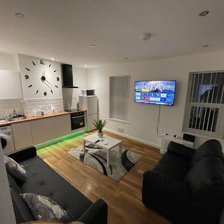 Central Serviced Apartments - Two Bedroom Apartment Cardiff Zewnętrze zdjęcie