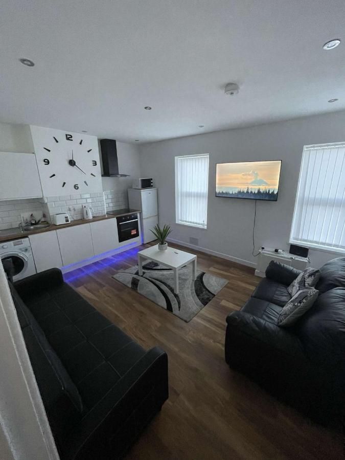 Central Serviced Apartments - Two Bedroom Apartment Cardiff Zewnętrze zdjęcie