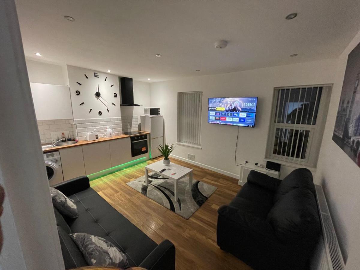 Central Serviced Apartments - Two Bedroom Apartment Cardiff Zewnętrze zdjęcie
